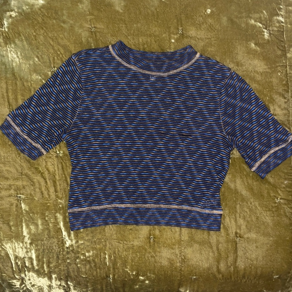 Intimately Free People Crop top!! Super comfy with cool pattern and stitching!!